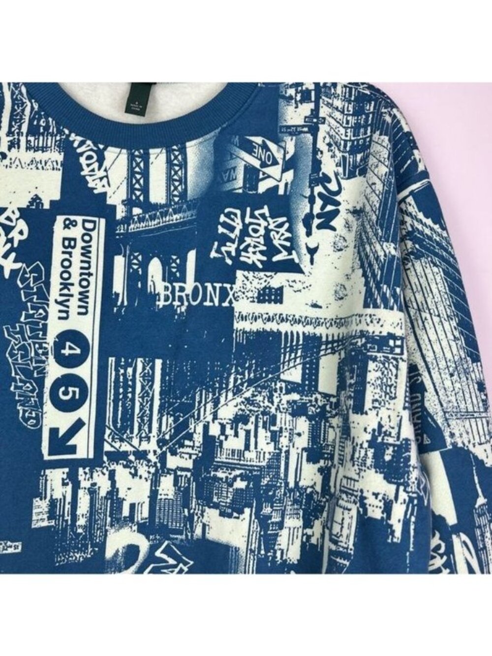 Wild Fable sweatshirt womens size small blue white NYC graffiti print - Picture 3 of 7